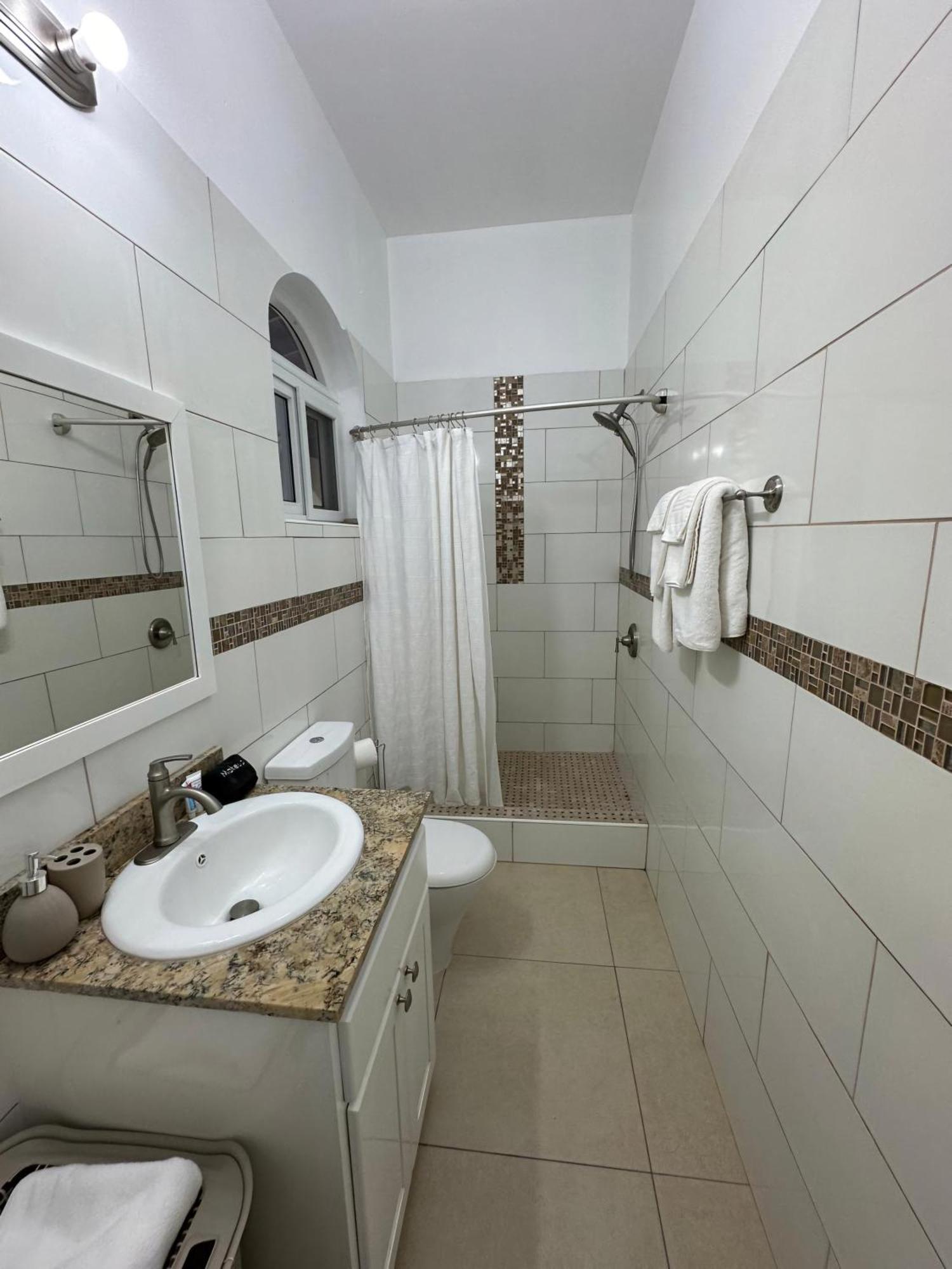 Eldorado Guesthouse & Car Rental Roseau Pokoj fotografie